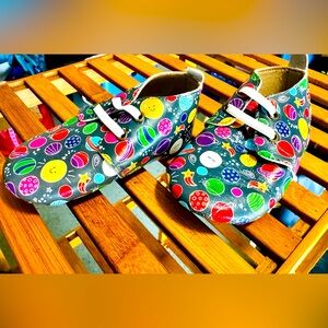 Monkey feet leather moccasin